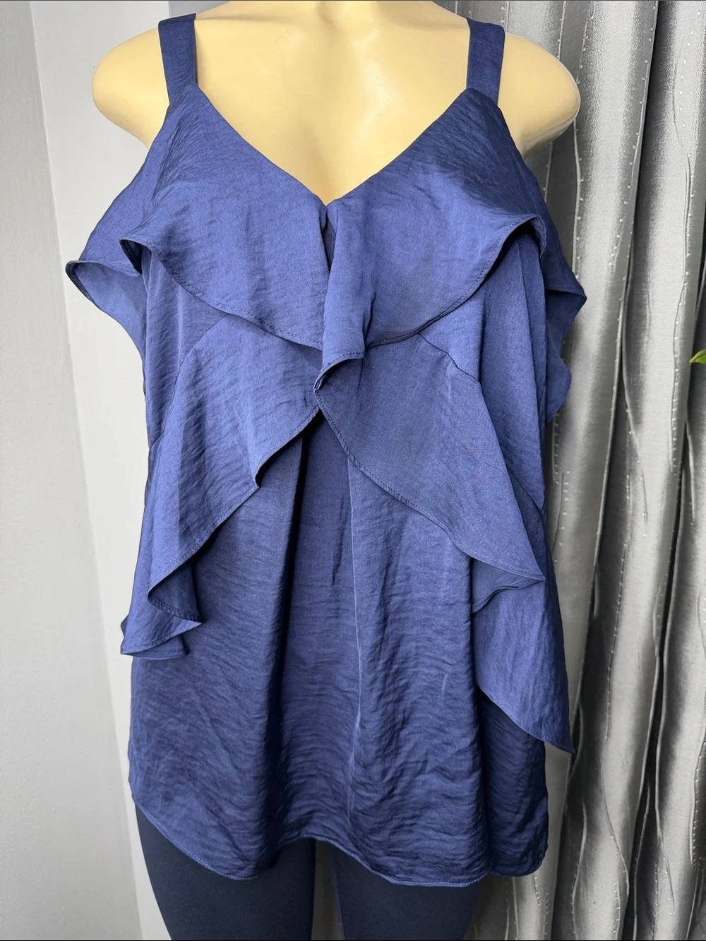 Michael Kors women’s Sz L Navy Ruffle V-Neck Camisole